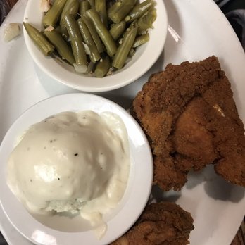 Mark Twain Dinette - Two piece fried chicken, mashed potatoes and gravy, and green beans. - American Near Me - Hannibal, Missouri