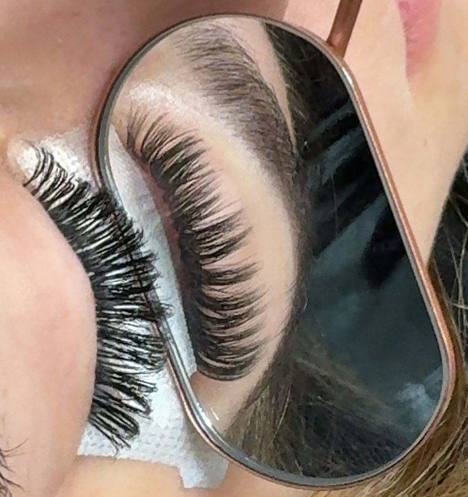 Lashes Alyssa Logo