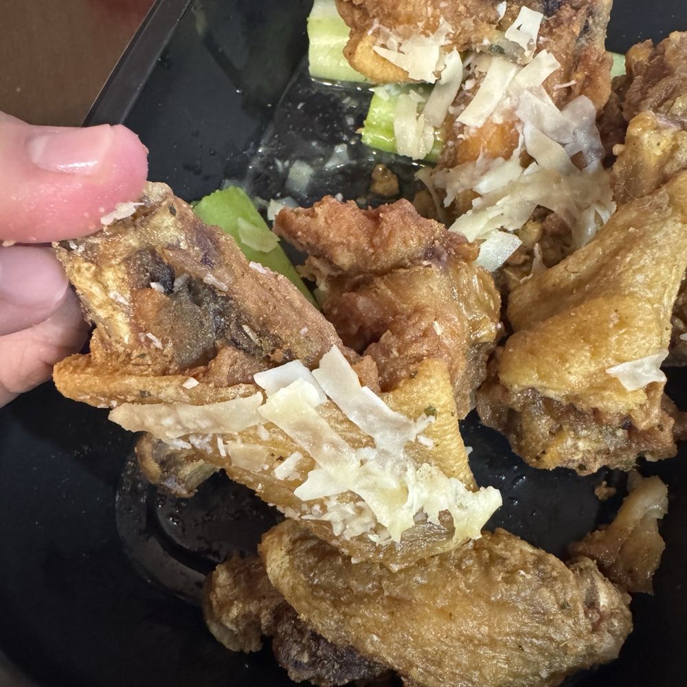 Applebee's Grill + Bar - Chicken wings - American Near Me - Quincy, Illinois Applebee's Grill + Bar - Chicken wings - American Near Me - Quincy, Illinois