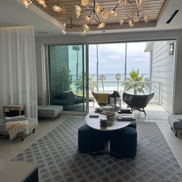 The vibiest and most peaceful waiting area
