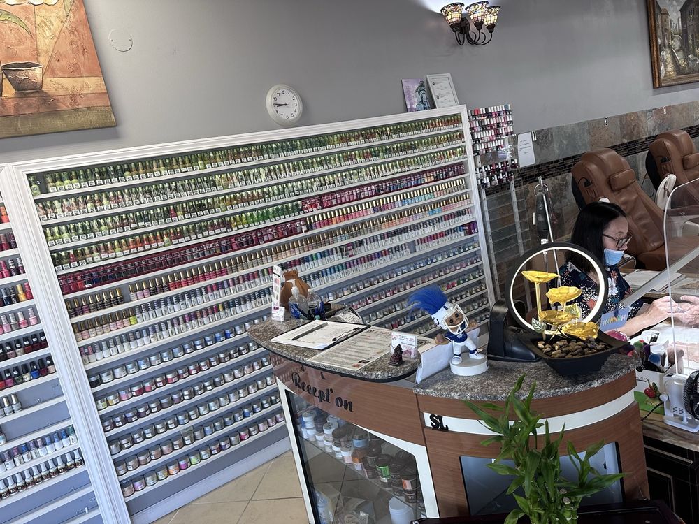 L A Nails Spa