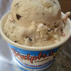 Ralphs Italian Ices - No Sugar Added Vanilla Chip. Only 1.1g sugar and 7.9g carbs. Really tasty and creamy.