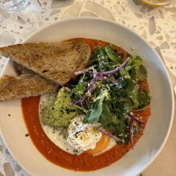 Augusto Lisboa - Shakshuka with green pea hummus - Cafes Near Me - Lisbon, 11 Augusto Lisboa - Shakshuka with green pea hummus - Cafes Near Me - Lisbon, 11