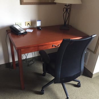 Hampton Inn Great Falls - Desk with outlets high for charging - Hotels Near Me - Great Falls, Montana Hampton Inn Great Falls - Desk with outlets high for charging - Hotels Near Me - Great Falls, Montana