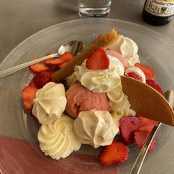 Tea-room Frutiger - Strawberry Sorbet with meringues