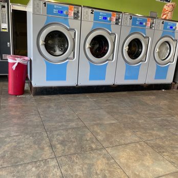 Squeaky Clean Laundromat - The $6.00 machines - Laundromat Near Me - Hammond, Louisiana Squeaky Clean Laundromat - The $6.00 machines - Laundromat Near Me - Hammond, Louisiana
