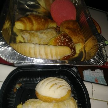DOS Aguilas Bakery - Mexican Near Me - Los Angeles, California