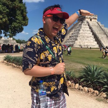 Xichén Deluxe - Me trying to be clever at the Chichén Itzá pyramid tour with Xichén Deluxe in Cancun. - Historical Tours Near Me - Cancún, ROO