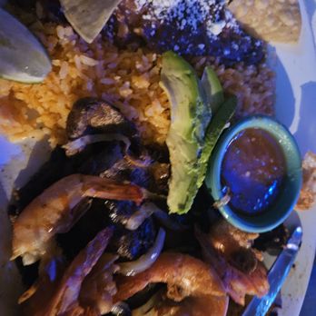 El Pueblo Bakery & Restaurant - Carne asada with shrimp - Mexican Near Me - Newhall, California El Pueblo Bakery & Restaurant - Carne asada with shrimp - Mexican Near Me - Newhall, California
