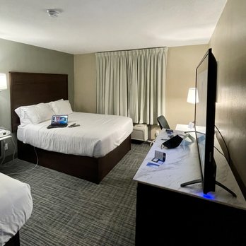 Cobblestone Inn & Suites - Double Queen Room. Lots of plugins. - Hotels Near Me - Trenton, Missouri