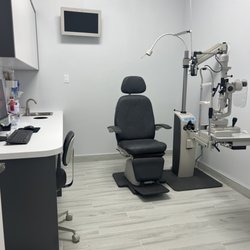 Oakland Gardens Eye Care - Examination Room