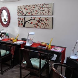 Chou Chou Nail Salon - Manicure Tables