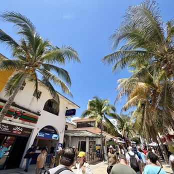 Playa Del Carmen - Storefronts - Beaches Near Me
