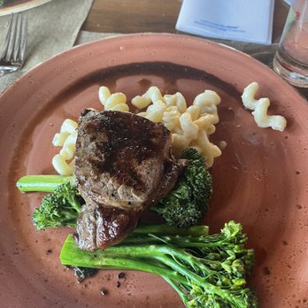 Avalon Grille - Peppered steak with the Four Mac and Cheese and lemon garlic broccolini - New American Near Me - Avalon, California Avalon Grille - Peppered steak with the Four Mac and Cheese and lemon garlic broccolini - New American Near Me - Avalon, California