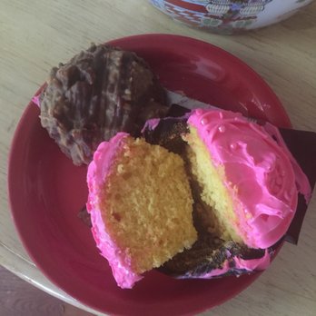 Happy Day Café - Vanilla cupcake and German chocolate cookie - Cafes Near Me - Live Oak, Texas