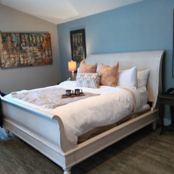 Huff House Inn and Cabins - The comfy sleigh bed. - Bed & Breakfast Near Me - Jackson, Wyoming Huff House Inn and Cabins - The comfy sleigh bed. - Bed & Breakfast Near Me - Jackson, Wyoming