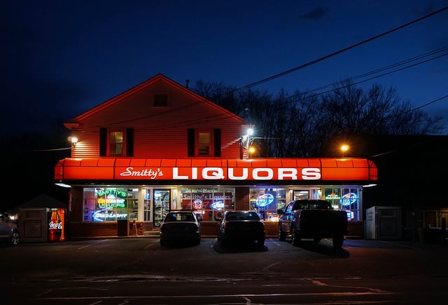 Smitty's Liquors Logo