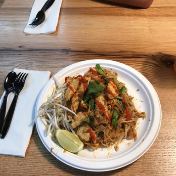 55 Thai Kitchen - Chicken pad Thai - Thai Near Me - San Diego, California 55 Thai Kitchen - Chicken pad Thai - Thai Near Me - San Diego, California