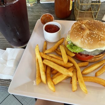 Nissi Restaurant and Bakery - Agua fresca de Jamaica and haumburger - Breakfast & Brunch Near Me - Baldwin Park, California
