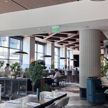 Earls Kitchen + Bar - Cocktail Bars Near Me - Plano, Texas