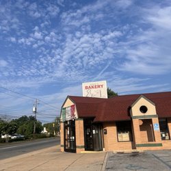 Serpe & Sons Bakery - Outside of the bakery