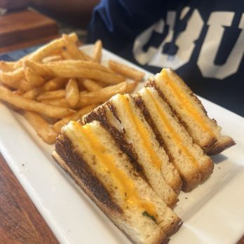 Hollywood Beach Cafe - Kid's grilled cheese & fries - Breakfast & Brunch Near Me - Oxnard, California