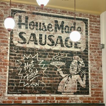 Luigi's Pizza Parlor - Indoor brick wall with mural - Pizza Near Me - Sacramento, California