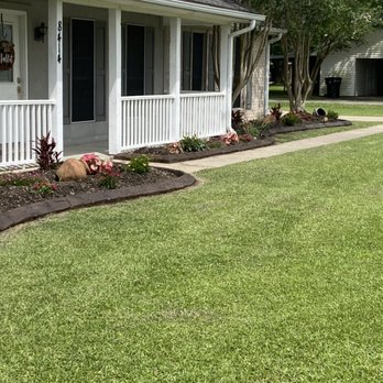 Curb Appeal Etc - Fractured Quartz concrete curbing in Coffee Bean and Walnut Brown. - Landscape Architects or Designers Near Me