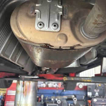 West Valley Service Center - Under the car oil - Auto Repair Near Me - Canoga Park, California West Valley Service Center - Under the car oil - Auto Repair Near Me - Canoga Park, California