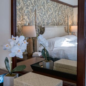 Maxwelton Braes Lodge - Deluxe Lodge Room-- One King Bed - Hotels Near Me - Baileys Harbor, Wisconsin Maxwelton Braes Lodge - Deluxe Lodge Room-- One King Bed - Hotels Near Me - Baileys Harbor, Wisconsin