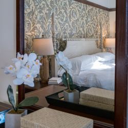 Maxwelton Braes Lodge - Deluxe Lodge Room-- One King Bed