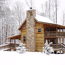 Rental Cabins at Mentone - Side of cabin. Deck on the back has a grill and hot tub.