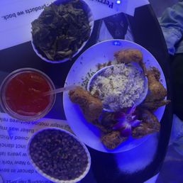 Southern Fried Chicken Wings with black eyed peas & greens Southern Fried Chicken Wings with black eyed peas & greens