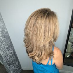 St-Laurent Salon de Coiffure et Academie - Perfection .