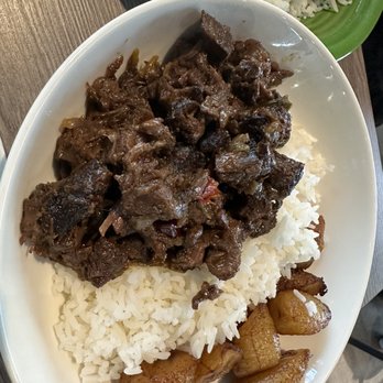 Calabash - Spicy stir-fry with beef chuck and scallions, with jasmine rice and plantains - Wine Bars Near Me - Oakland, California