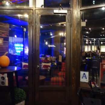 Kick Axe Throwing - Bars Near Me - Brooklyn, New York