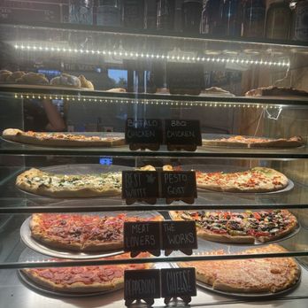 Best Pizza & Brew Chandler - Types of pizzas - Pizza Near Me - Chandler, Arizona