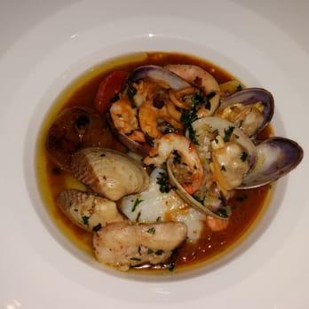 Hillenberg - Bouillabaisse med saffransaioli, krutonger och comteost - Modern European Near Me - Stockholm, Alberta