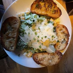 Irish Pub - Grafenwöhr - Caesar salad with garlic bread