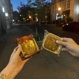 They gave us moon cakes! They gave us moon cakes!
