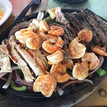 Air Margaritaville - Combo Fajitas- Chicken/Shrimp/Steak - Bars Near Me - Cancún, ROO