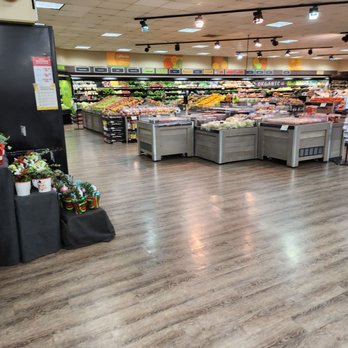 Lucky - a grocery store with a wide selection of fruits and vegetables - Grocery Near Me - Sonoma, California Lucky - a grocery store with a wide selection of fruits and vegetables - Grocery Near Me - Sonoma, California