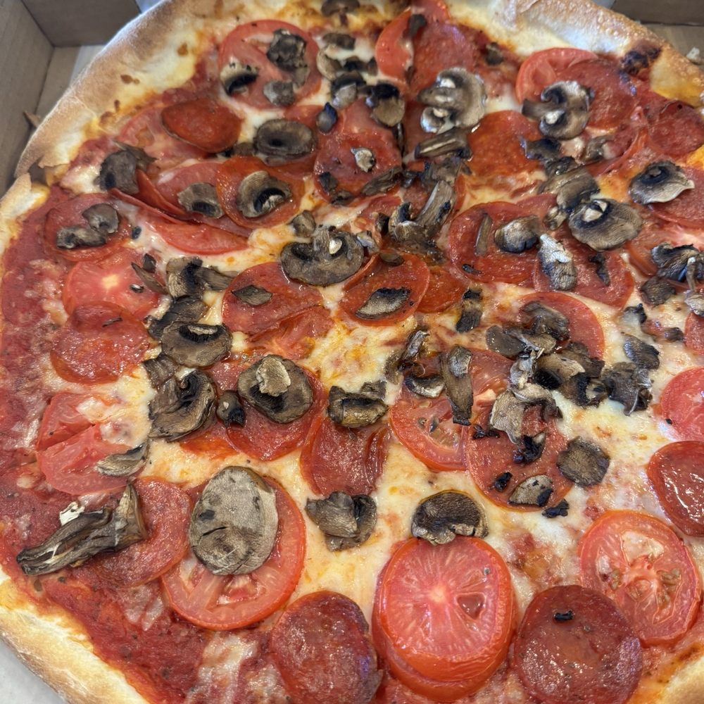 Lucky's Pizza - Pizza Near Me - Surprise, Arizona Lucky's Pizza - Pizza Near Me - Surprise, Arizona