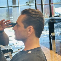 Floyd's 99 Barbershop