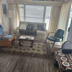 Justin's Diamond J RV Park - Park model home living room