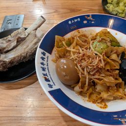Oil spill noodles with beef bone added Oil spill noodles with beef bone added