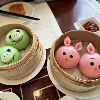 晶荷軒 - Olimei pineapple and seafood bun, Piglet chicken and corn bun - Cantonese Near Me - Hong Kong, HK 晶荷軒 - Olimei pineapple and seafood bun, Piglet chicken and corn bun - Cantonese Near Me - Hong Kong, HK