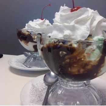 Lulu's Ice Cream Parlor & Treatery - Ice Cream & Frozen Yogurt Near Me - Turlock, California
