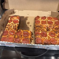 Little Caesars Pizza - BURNT PIZZA AND GREASY Box.