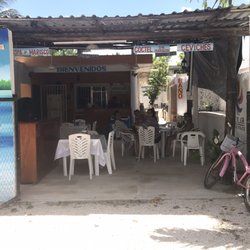 Sabores del Edén - Front of restaurant. No beer but waiter will gladly go buy for you.